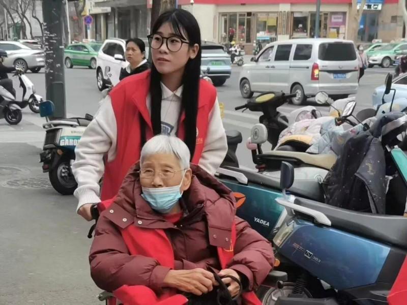 实践育人 | bwin中国官网开展学习雷锋精神系列活动（二）